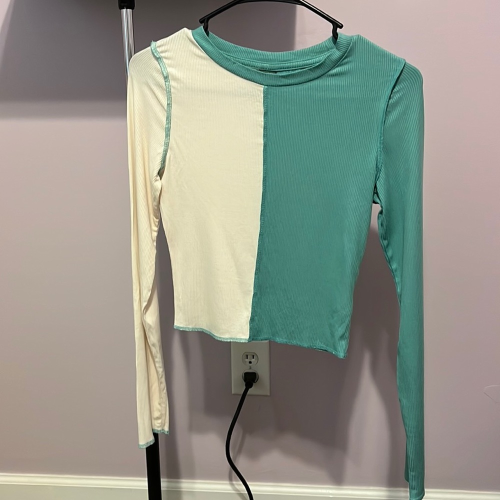 Long sleeve crop top